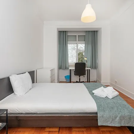 Houze_central Lisbon, 4 Flat W/ Zoo View Lisbon